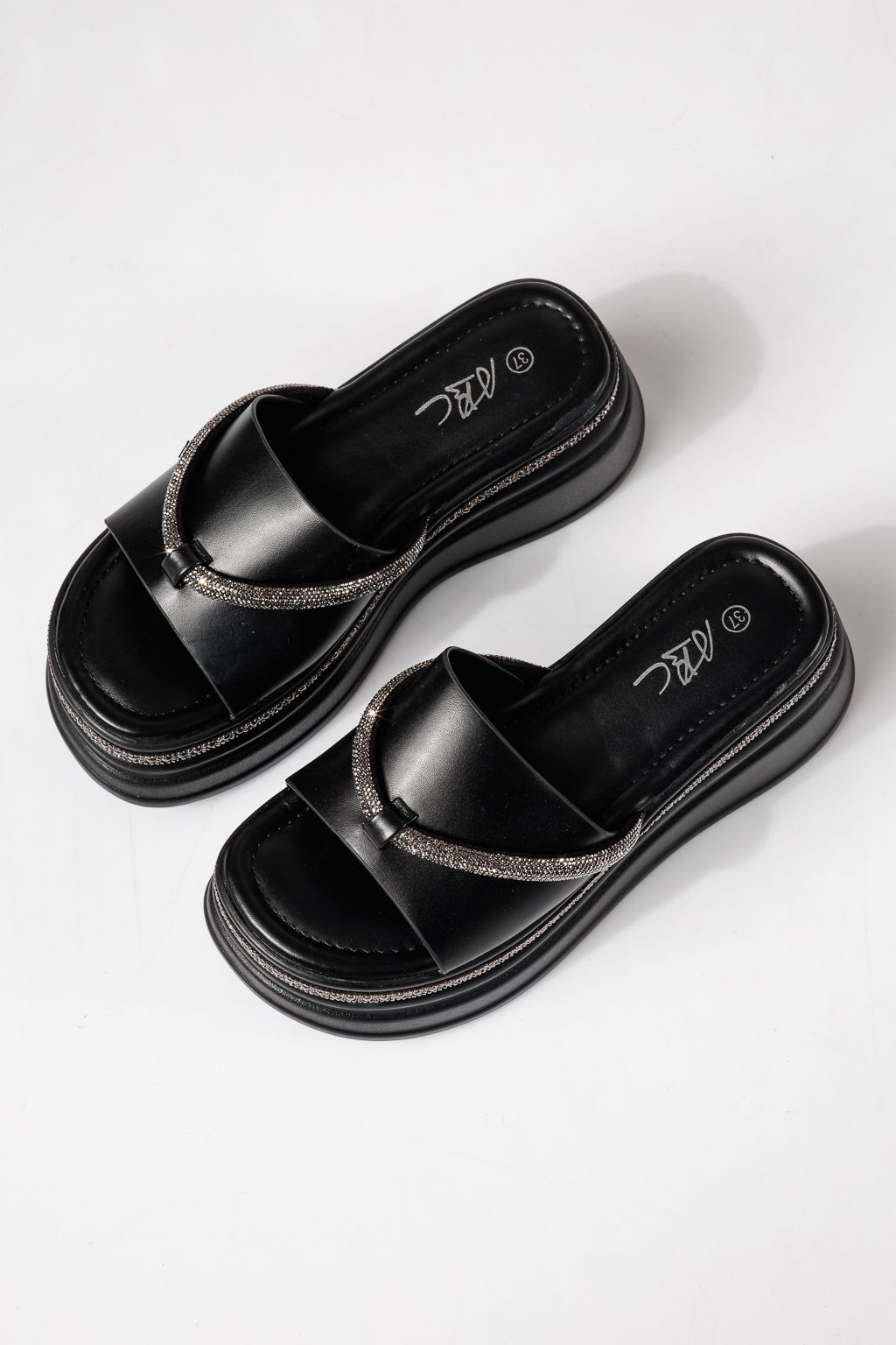 Női platform papucsok fekete öko bőrből készült Belina #24748