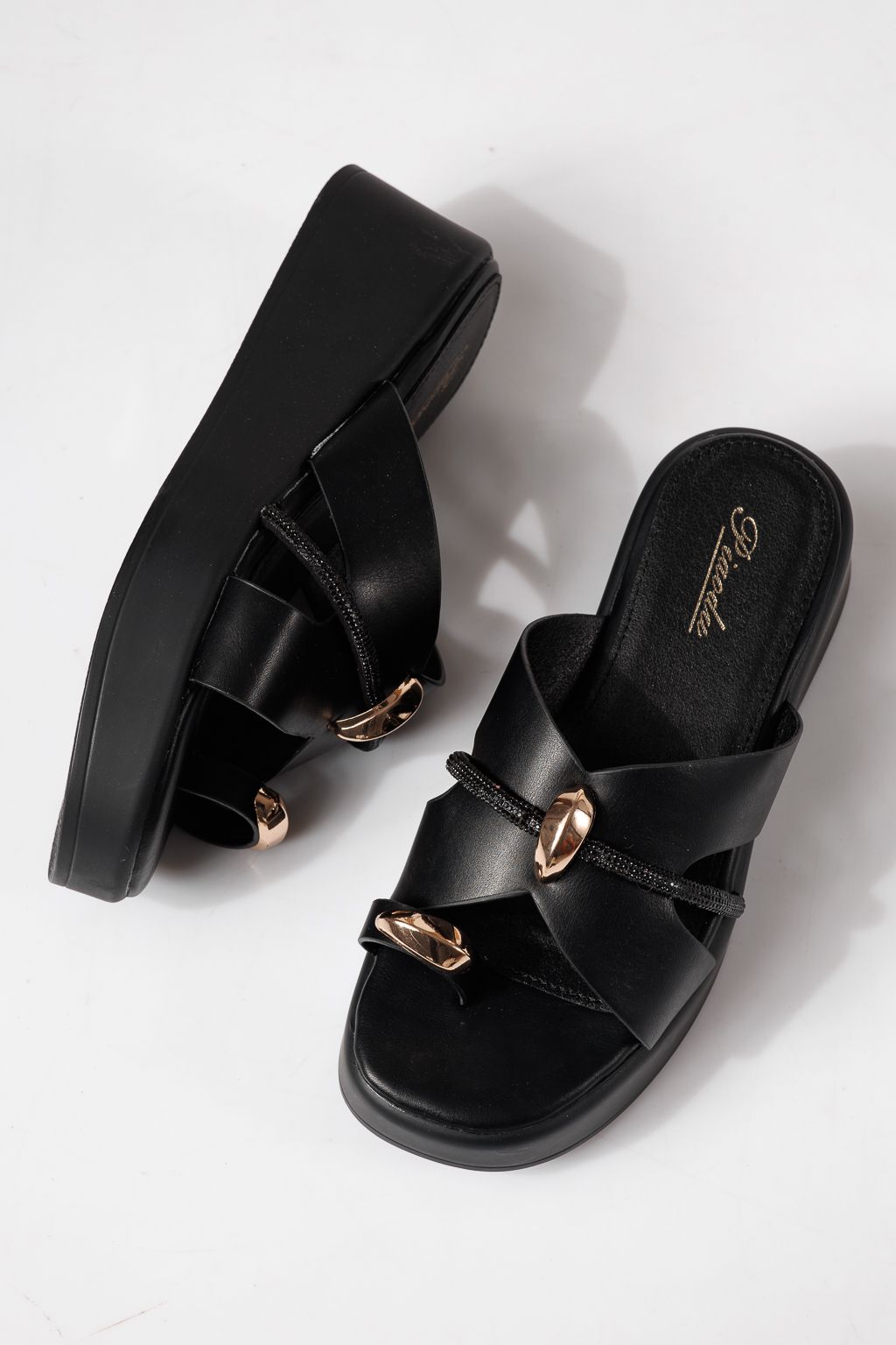 Női platform papucsok fekete öko bőrből készült Keiko #24981