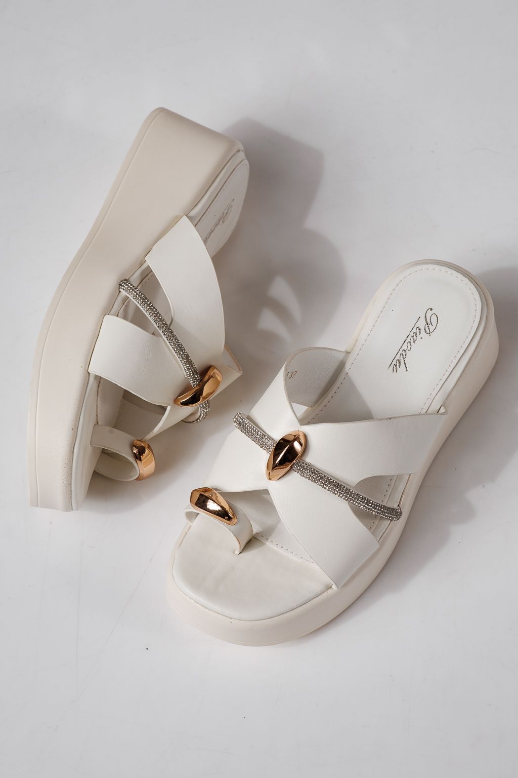 Női platform papucsok fehér öko bőrből készült Keiko #24982