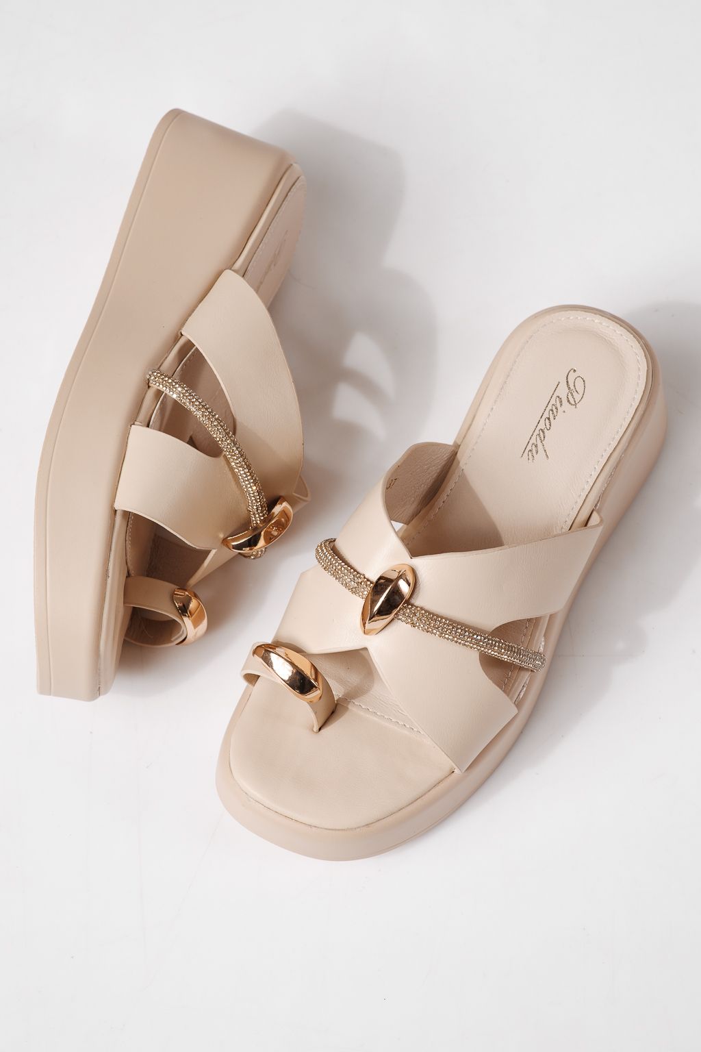 Női platform papucsok fehér öko bőrből készült Keiko #24980