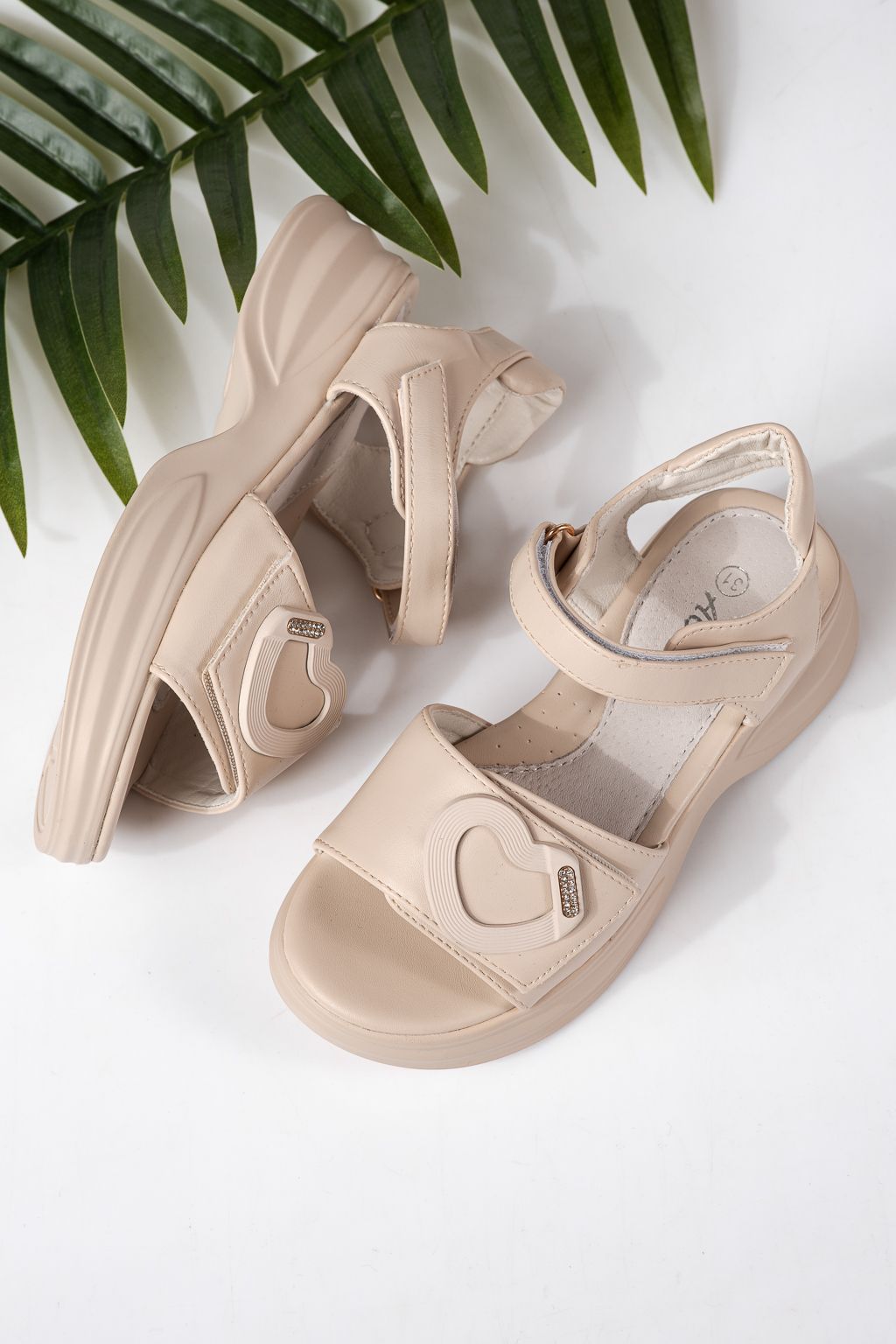 Gyerek szandálok bézs öko bőrből készült Dysis #24910