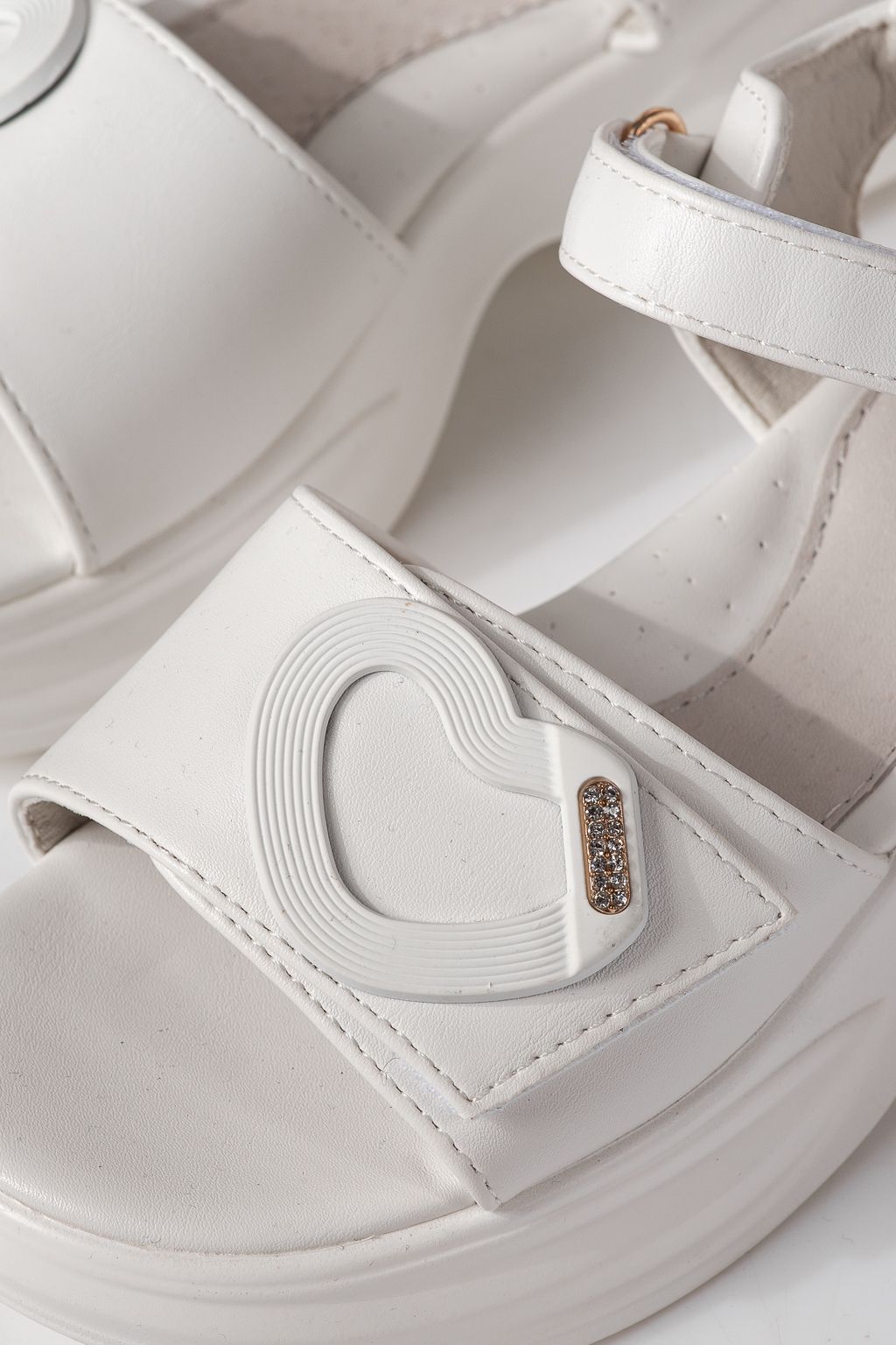 Gyerek szandálok fehéri öko bőrből készült Dysis #24912