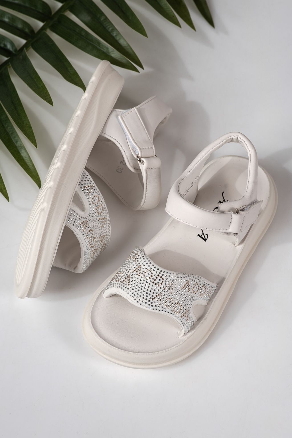 Gyerek szandálok fehére öko bőrből készült Ivara #24927