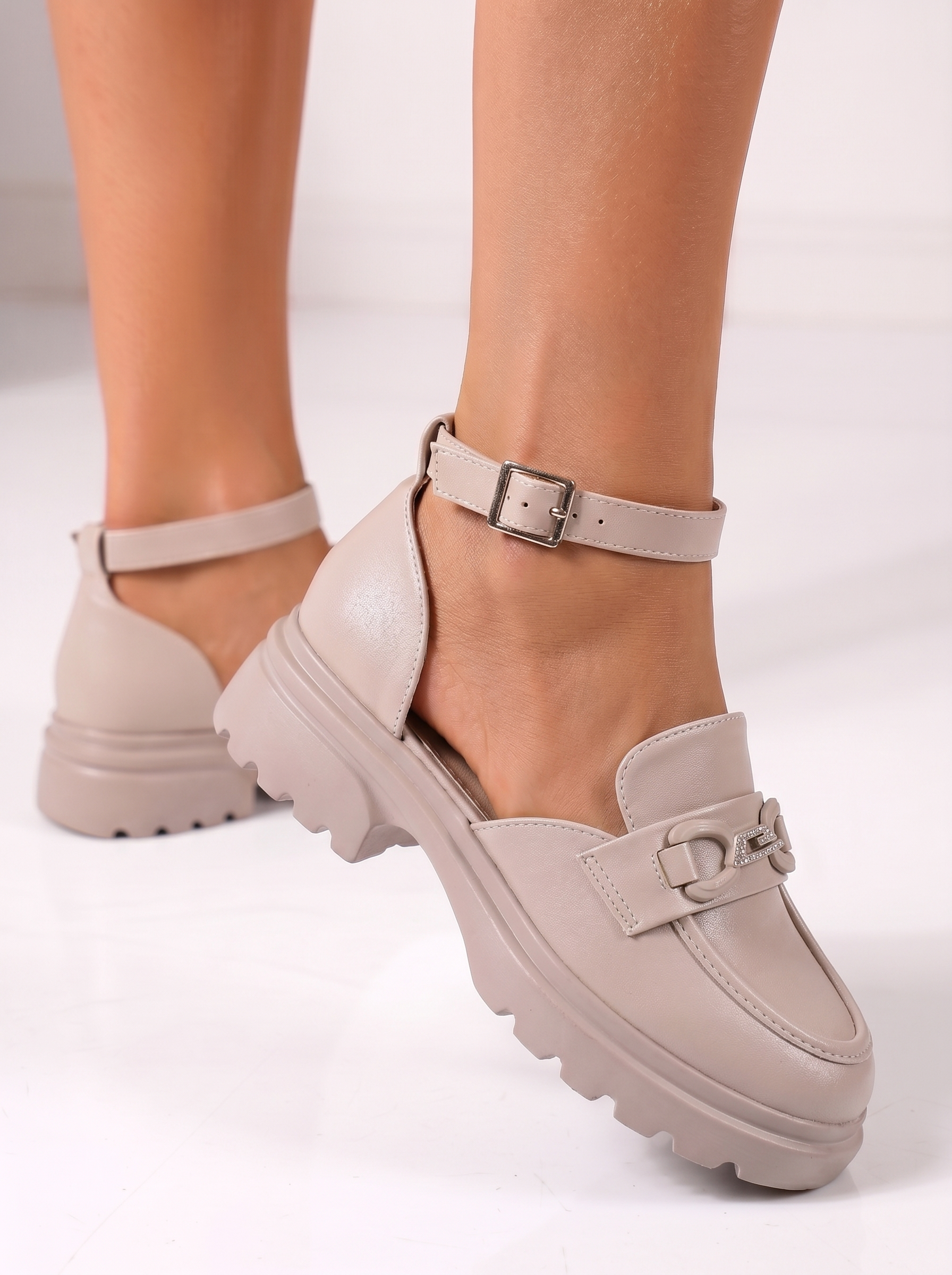 Női bézs színű, ekológikus bőrből készült alkalmi cipő Azura #24990