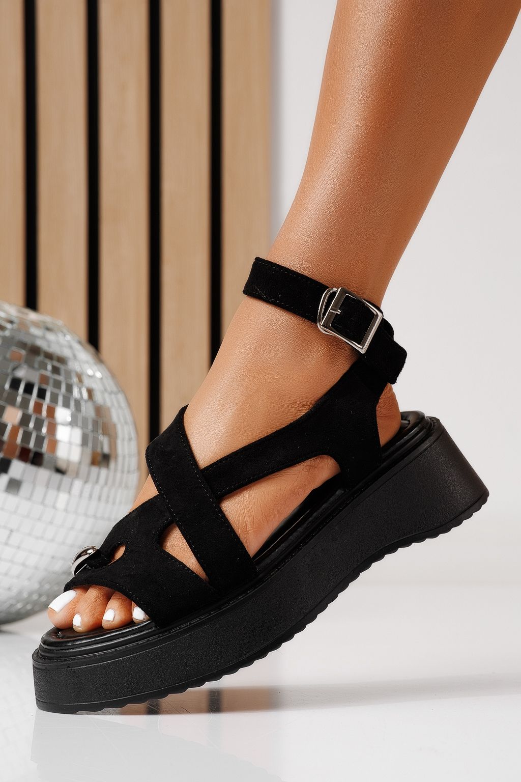 Női platform szandálok fekete öko velúrból készült Beatrix #25077