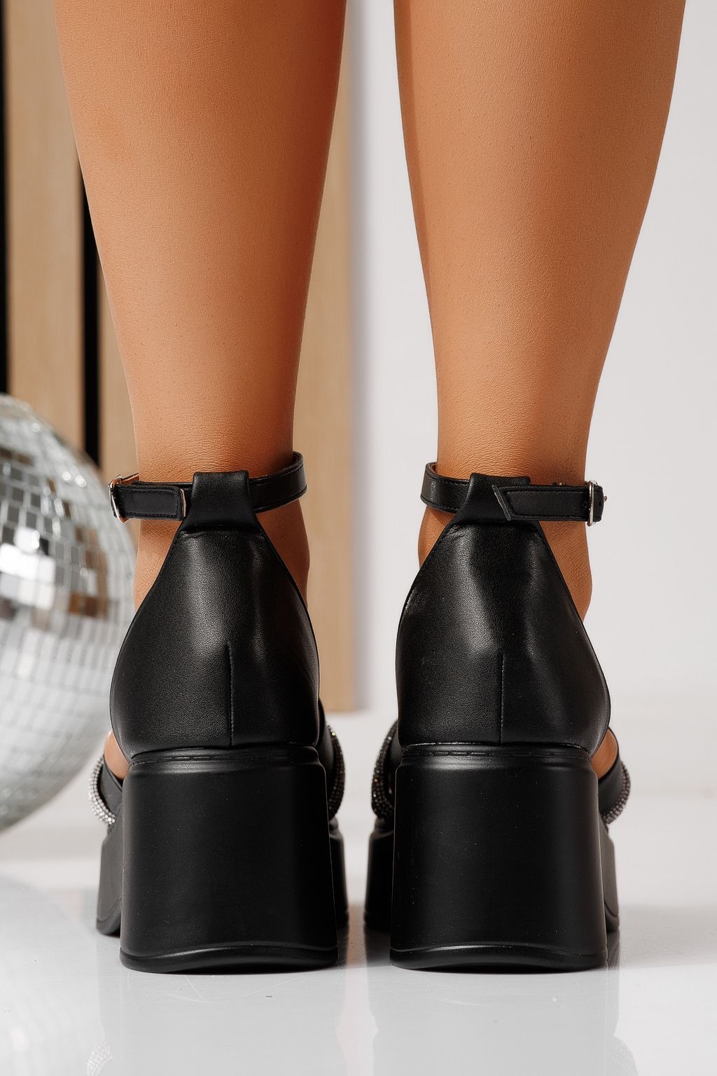 Női platform szandálok fekete öko bőrből készült Agnese #25006