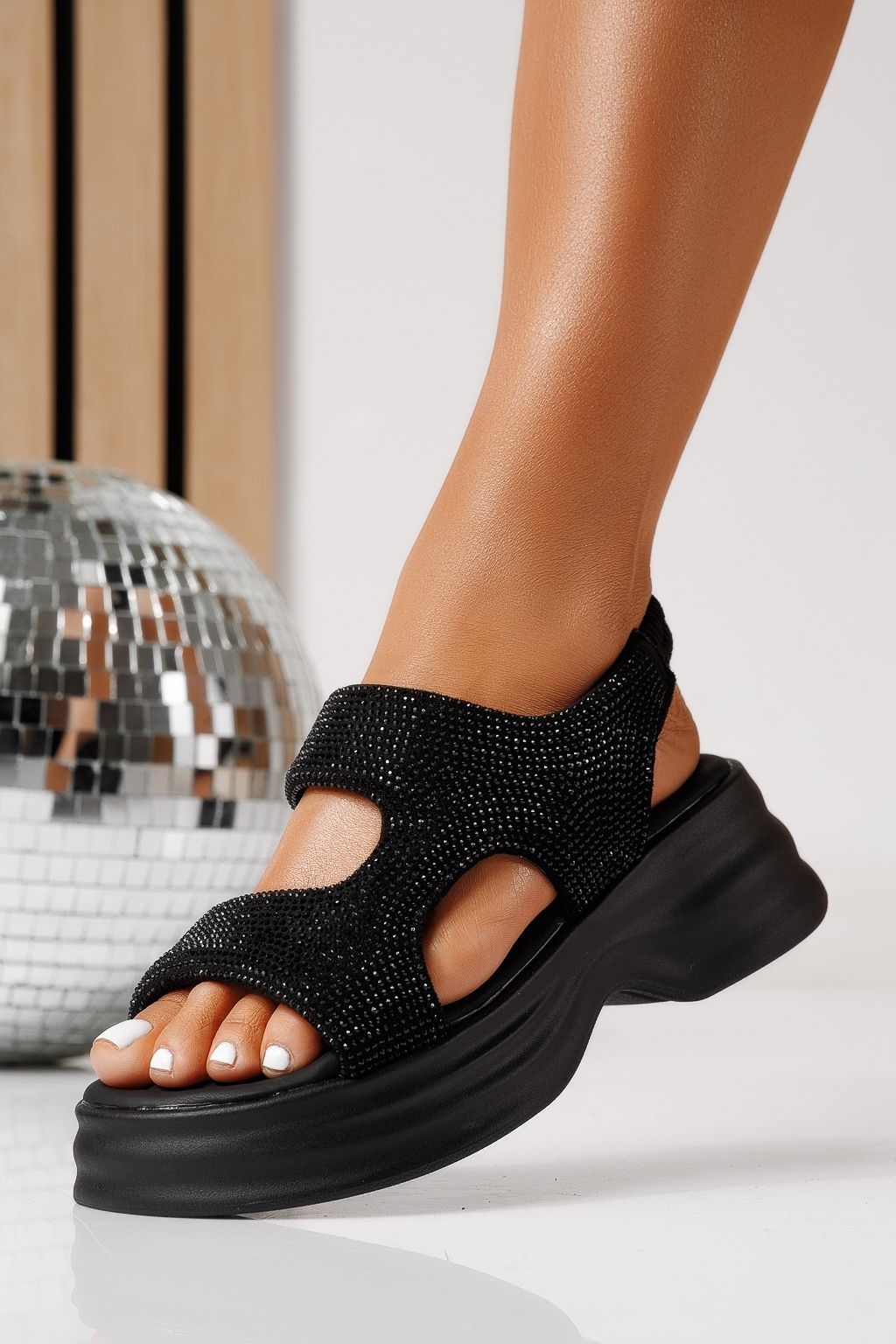 Női platform szandálok fekete öko velúrból készült Beatriz #25203