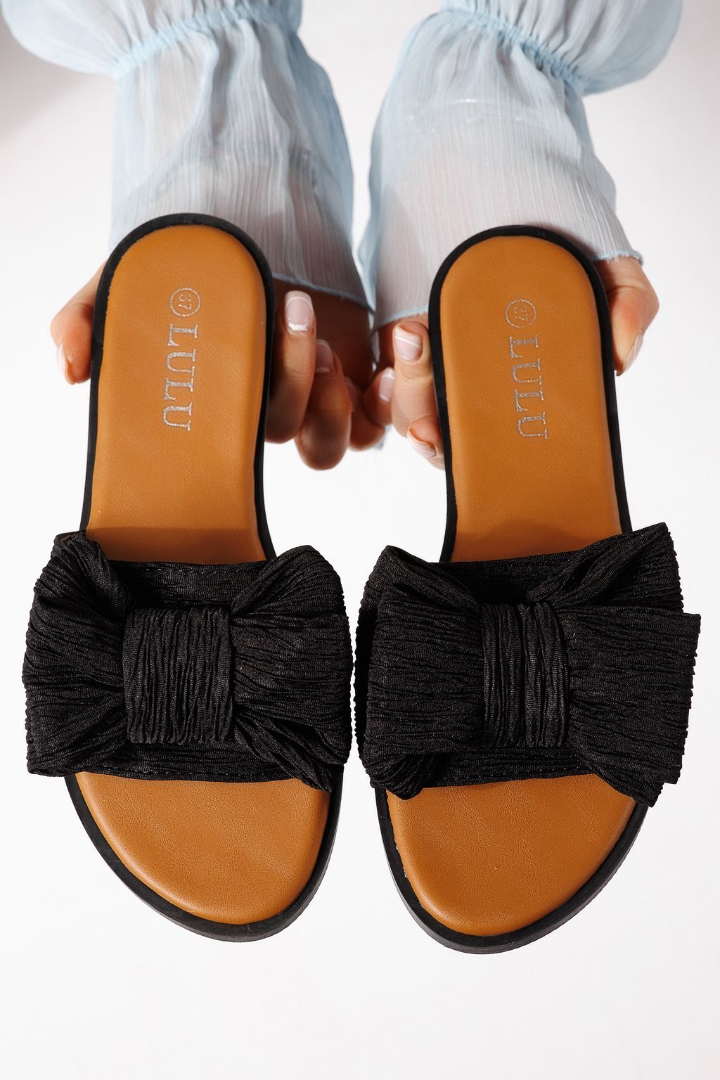 Női papucsok fekete textil anyagból készült Zaida #25061