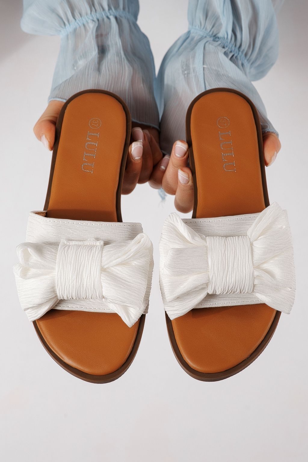 Női papucsok fehér textil anyagból készült Zaida #25063