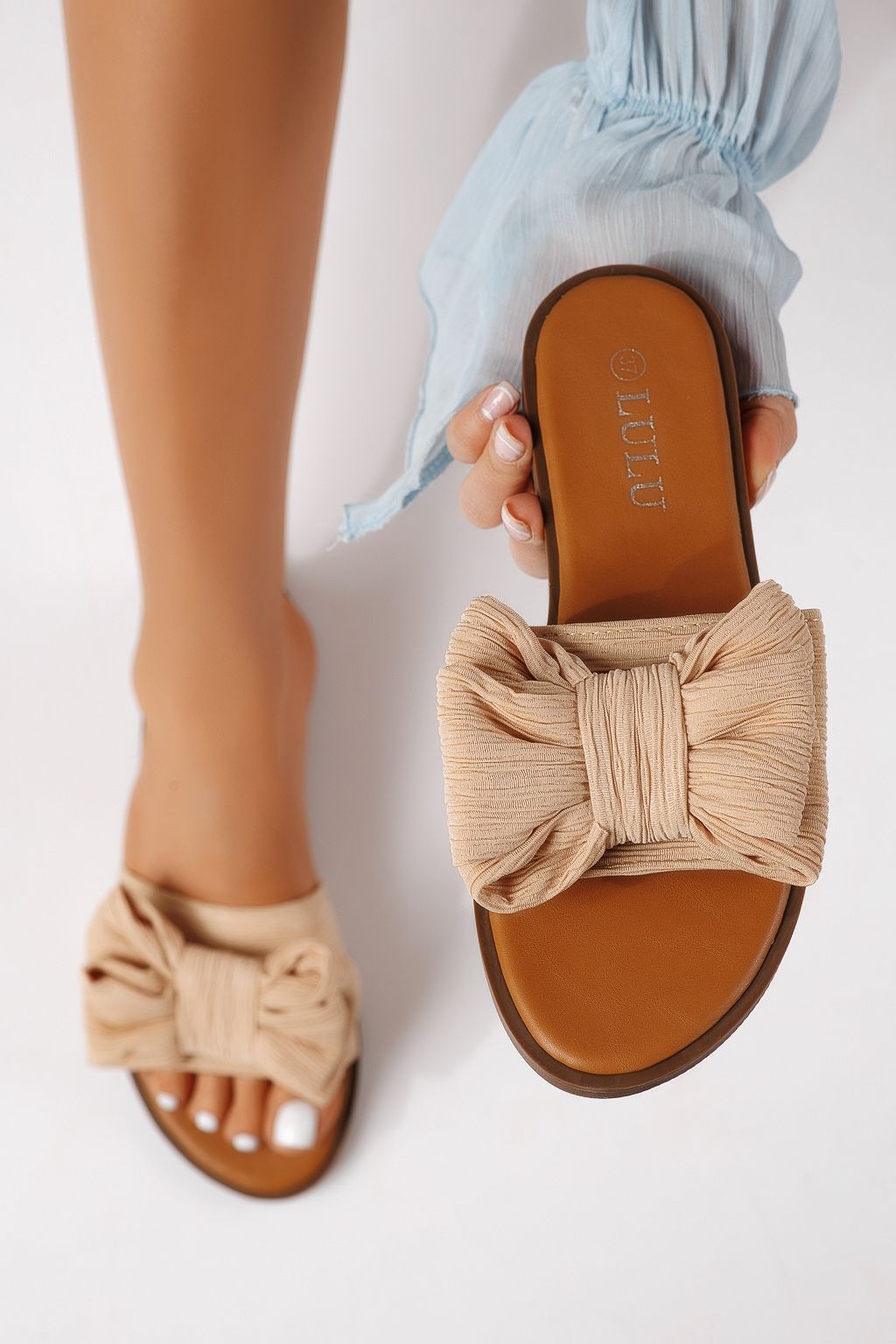 Női papucsok bézs textil anyagból készült Zaida #25065