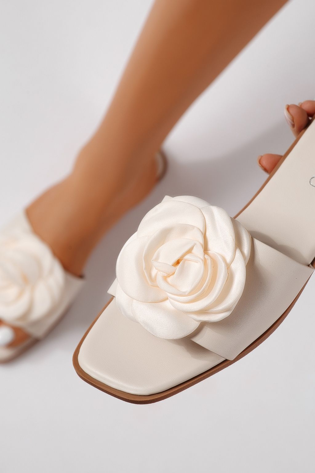 Női papucsok bézs öko bőrből készült Nerys #25102