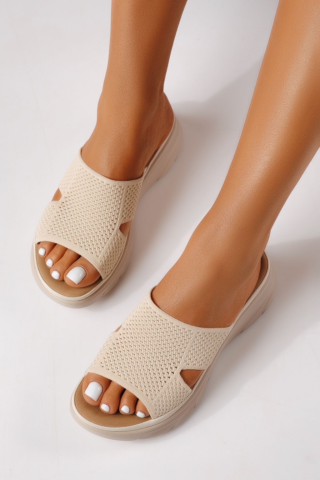 Női papucsok fehér textil anyagból készült Iria #25031