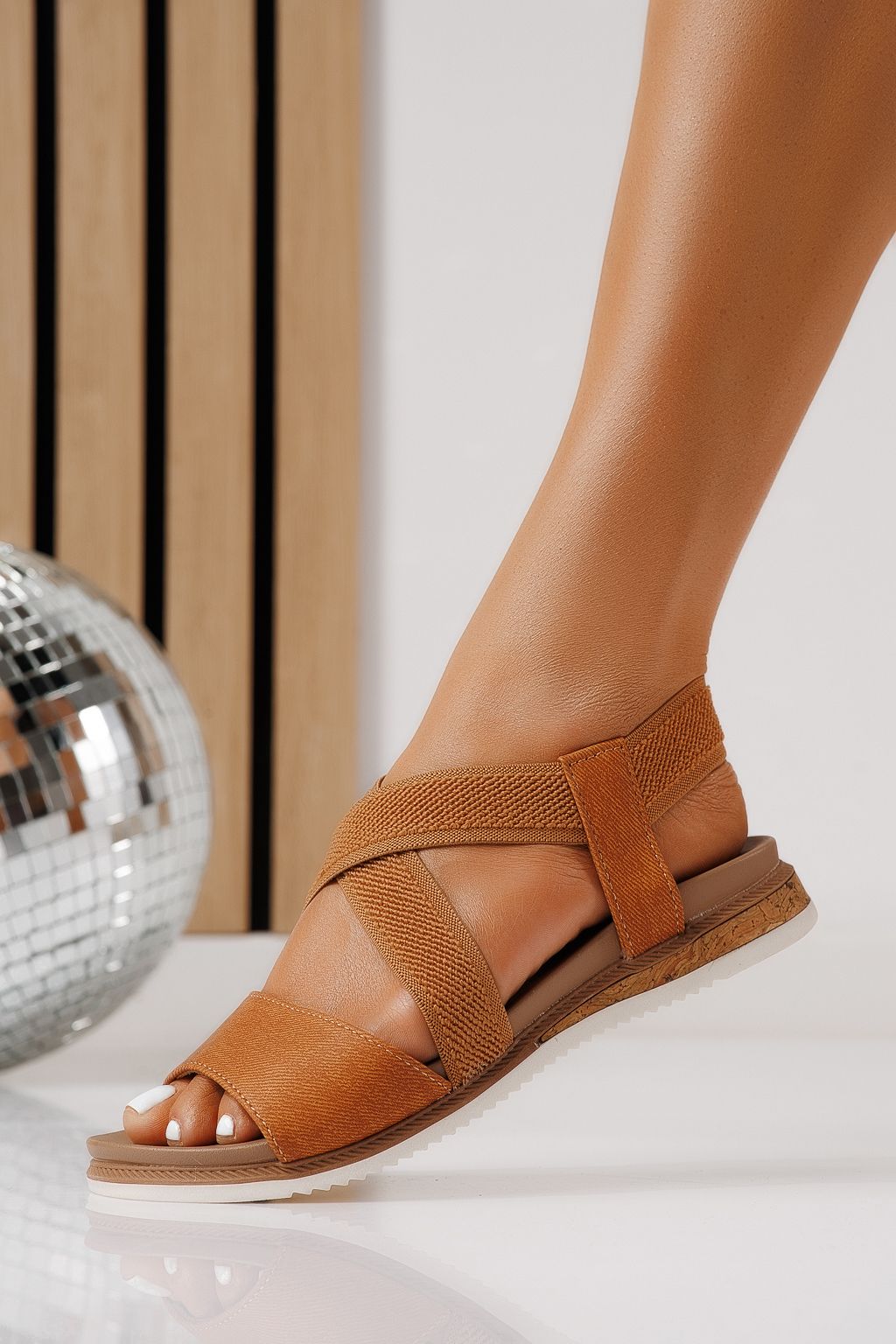 Női alacsony sarkú szandálok barna öko bőrből készült Yara #25154