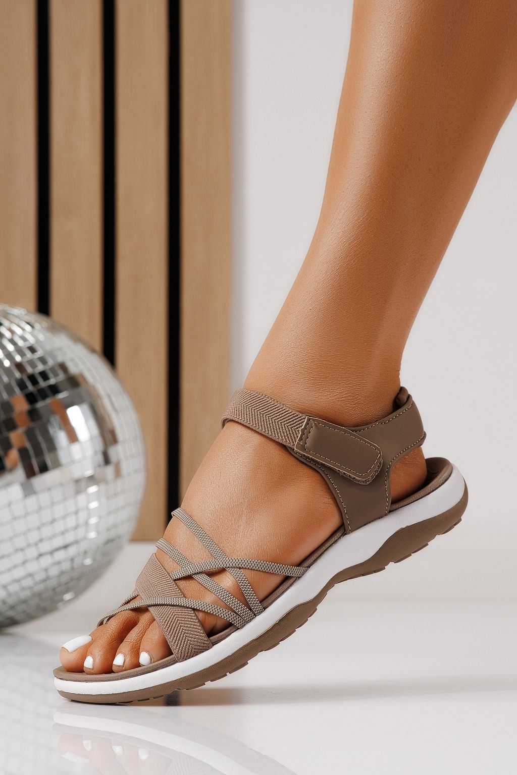 Női alacsony sarkú szandálok khaki textil anyagból készült Calista #25150