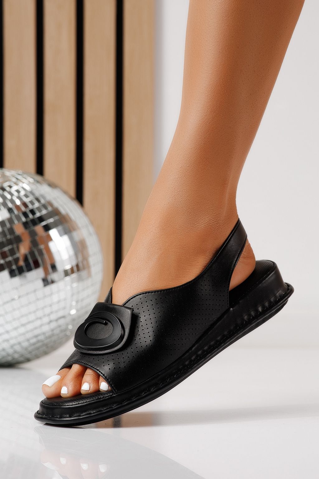 Női alacsony sarkú szandálok fekete öko bőrből készült Zaria #25175