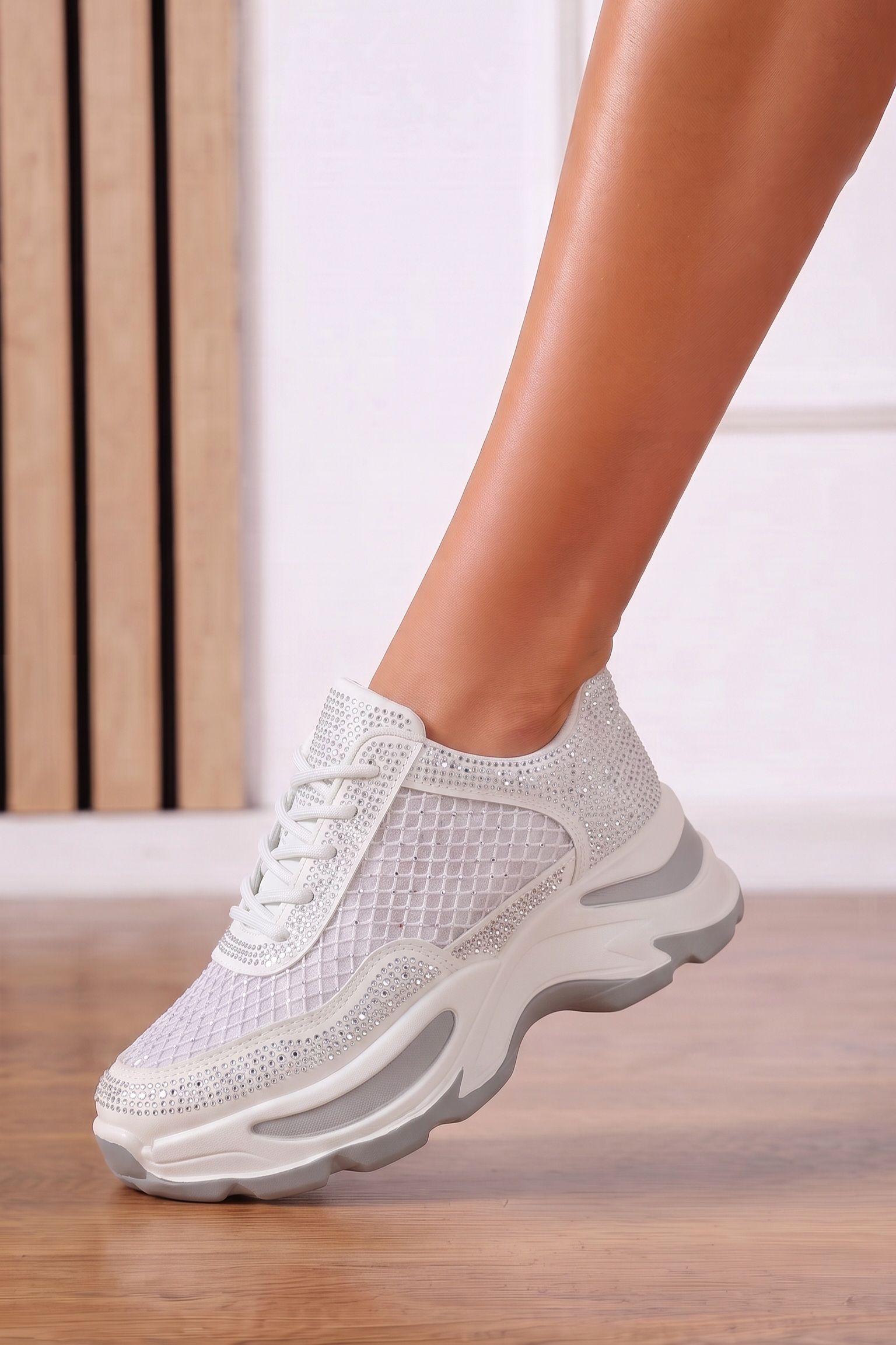 Női sportcipők fehér textil anyagból készült Veda #25529