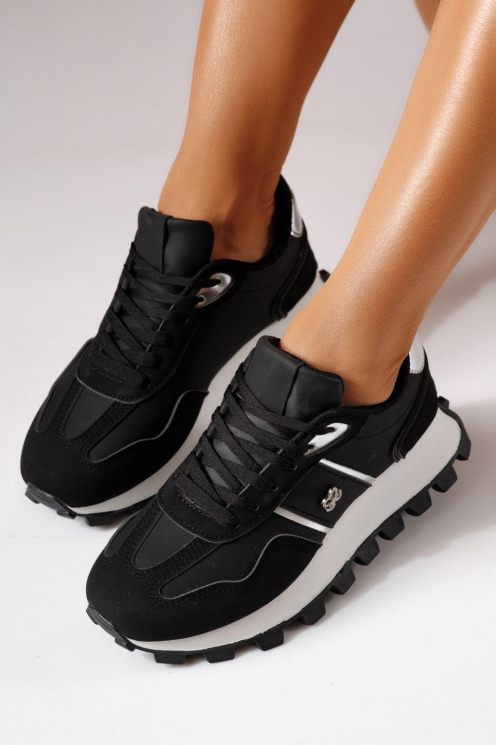 Női sportcipők fekete öko bőrből készült Aelyra #30169