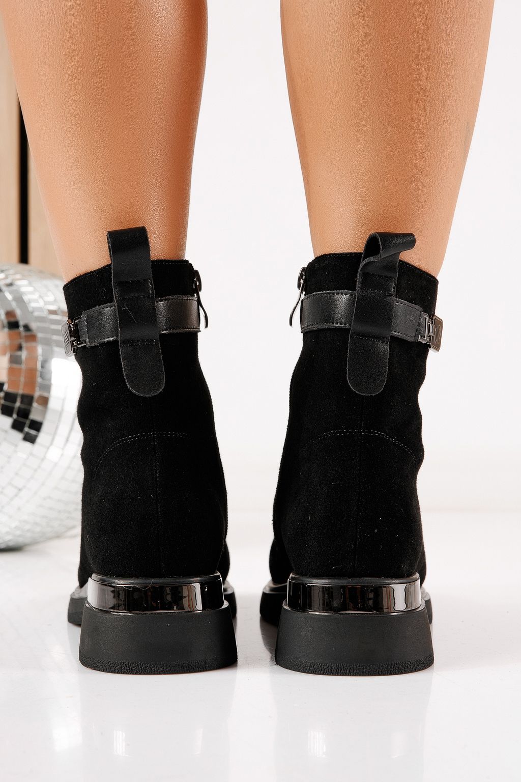 Női bélelt csizma fekete természetes velúr bőrből készült Gia #30583