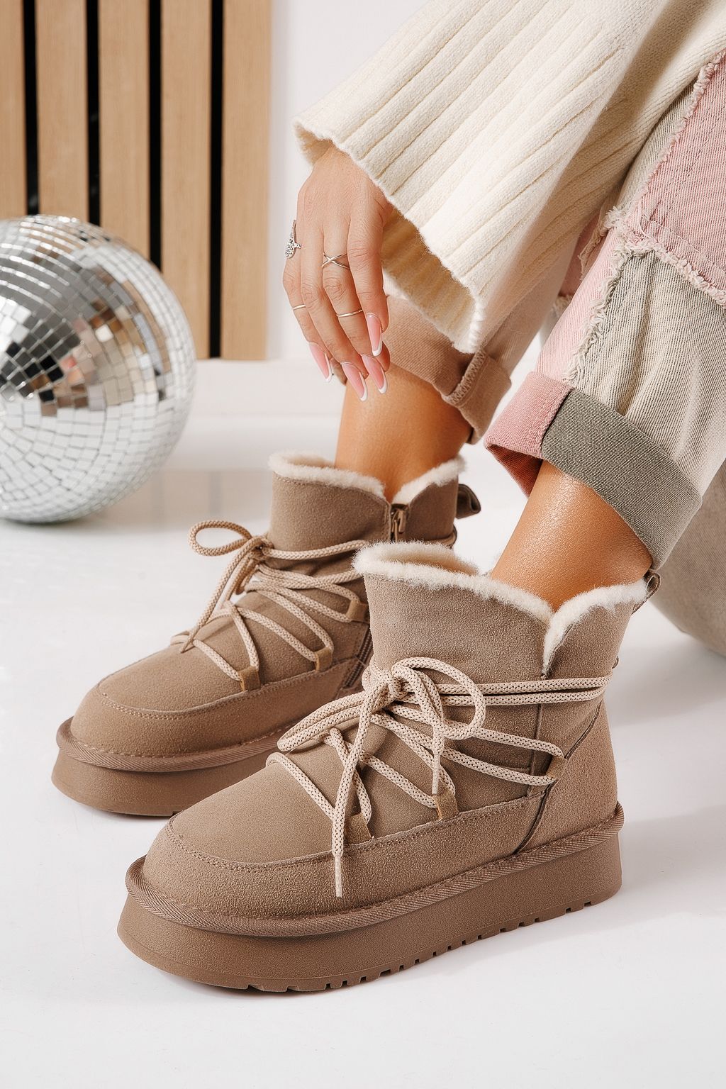 Női rövid szőrmével bélelt UG csizma khaki természetes velúr bőrből készült Freja #30563