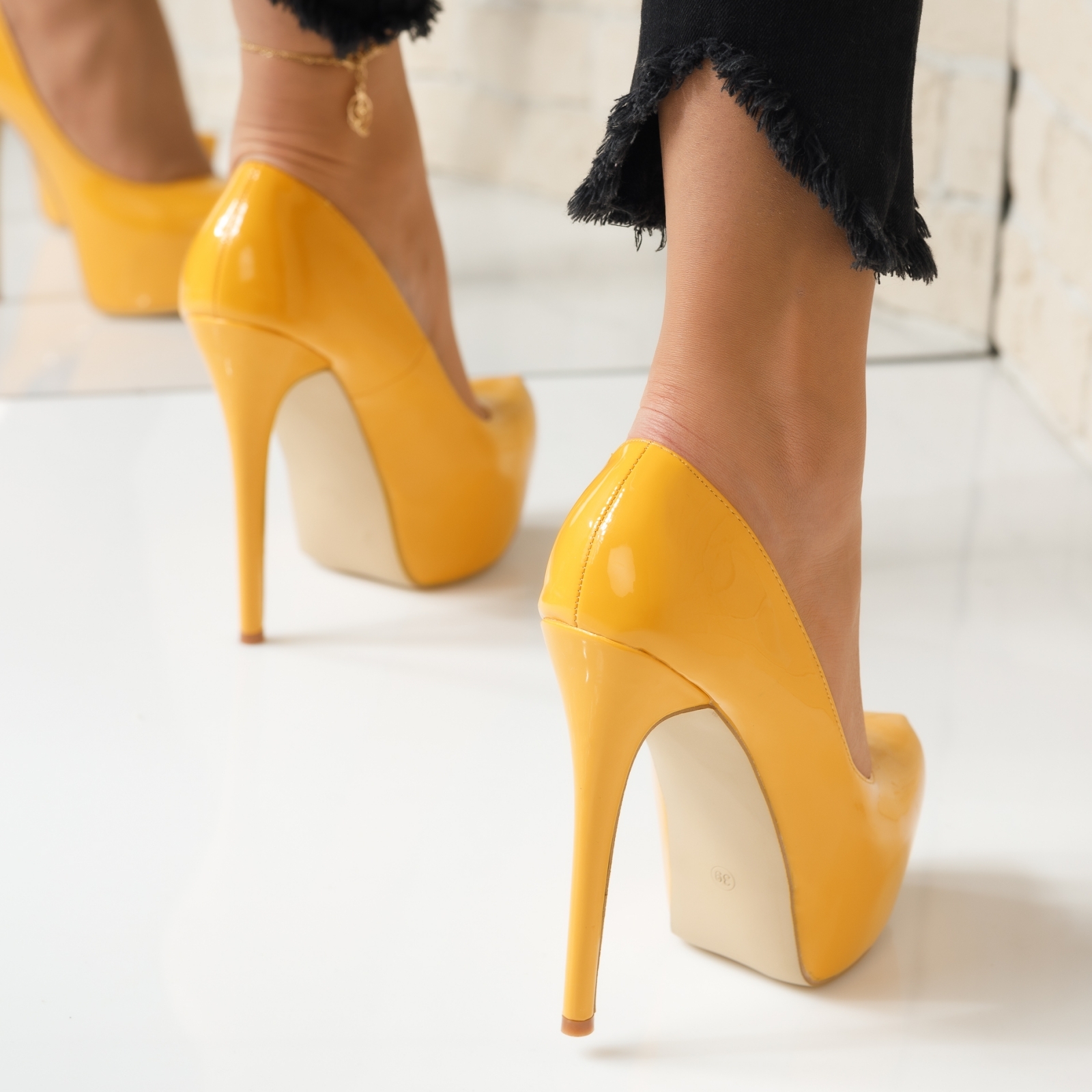 Alkalmi sarkú cipő sárga Emma #3828M