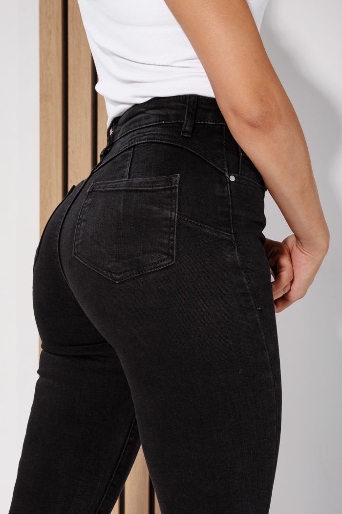 Női skinny farmer push-up díszítéssel Evelina Fekete #A1189
