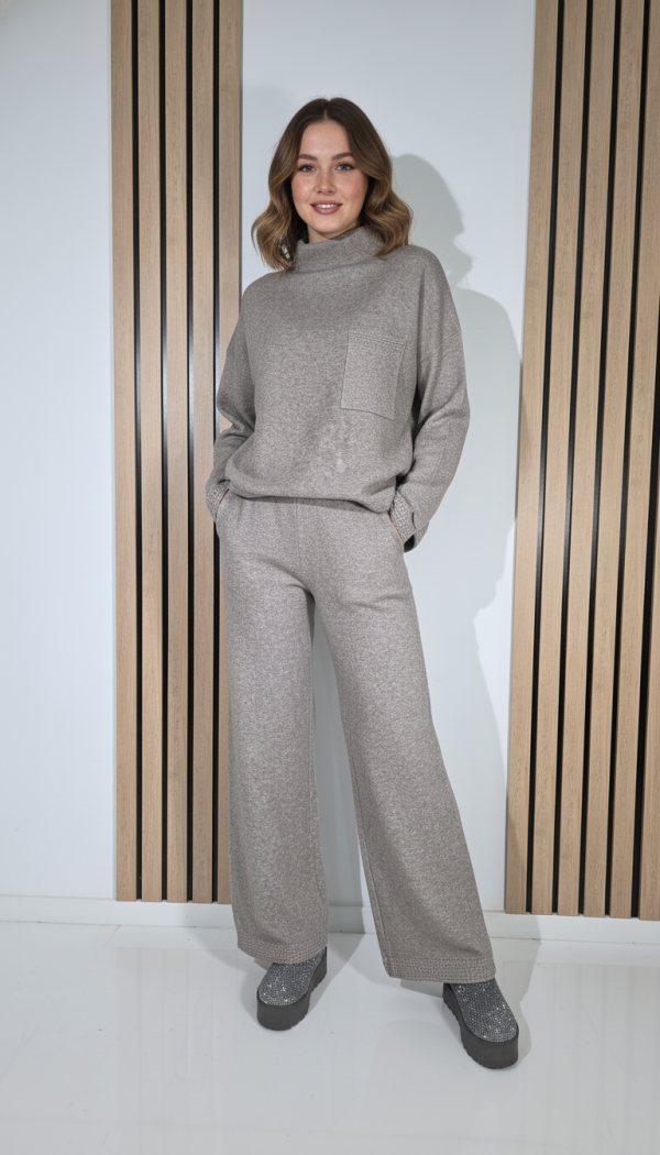 Bézs színű Leila kétrészes kötött női kosztüm #A1290