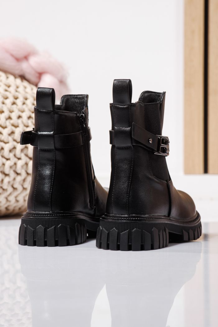 Szőrme csizma lányoknak fekete öko bőrből készült Sara #23106