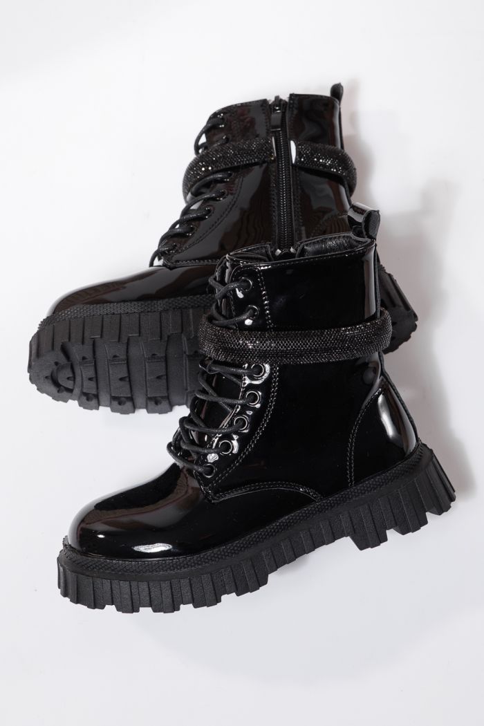 Szőrme csizma lányoknak fekete lakkozott ökológiai bőrből készült Dora #23122