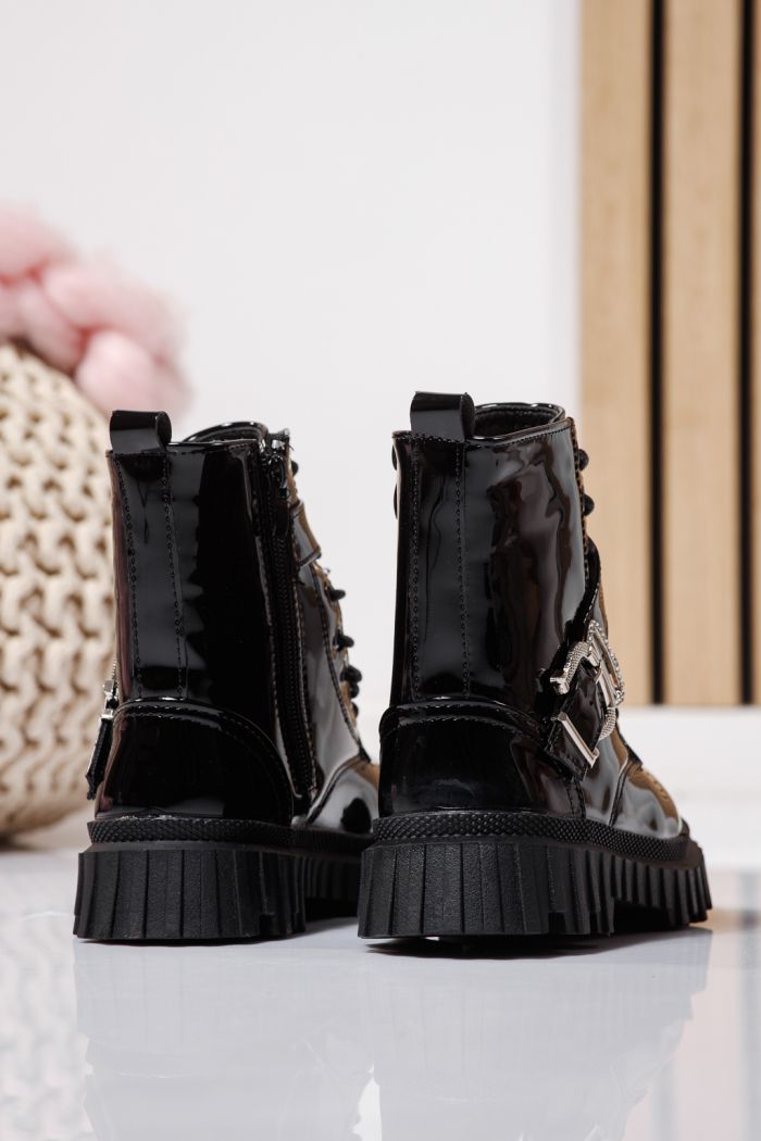 Szőrme csizma lányoknak fekete lakkozott ökológiai bőrből készült Edith #23125