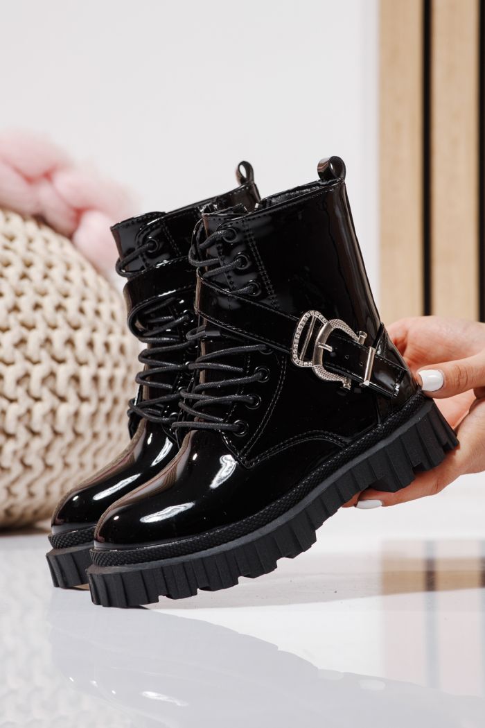 Szőrme csizma lányoknak fekete lakkozott ökológiai bőrből készült Edith #23125