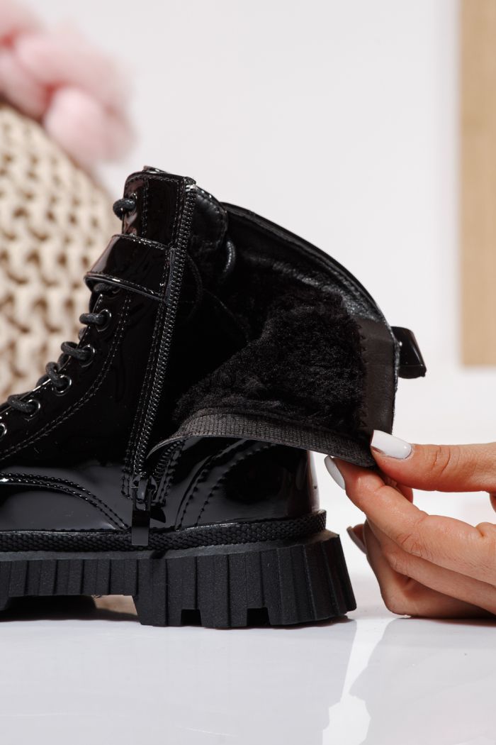 Szőrme csizma lányoknak fekete lakkozott ökológiai bőrből készült Edith #23125