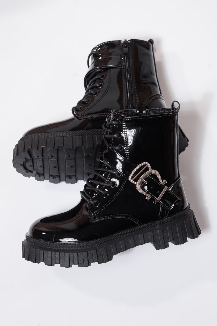 Szőrme csizma lányoknak fekete lakkozott ökológiai bőrből készült Edith #23125