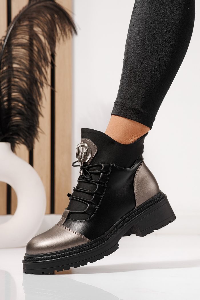 Női csizma szőrmével fekete öko bőrből készült Nami #23054