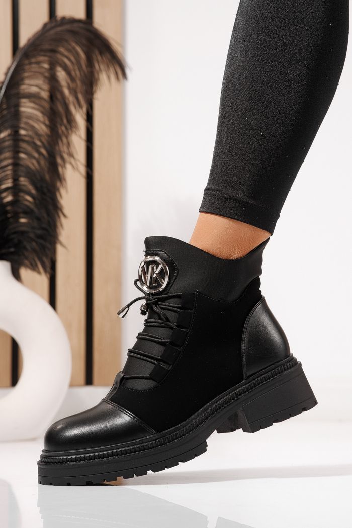 Női csizma szőrmével fekete öko bőrből készült Nami #23055