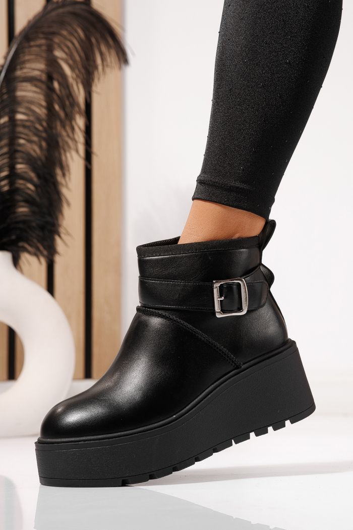 Női szőrmével bélelt csizma fekete öko bőrből készült June #23084