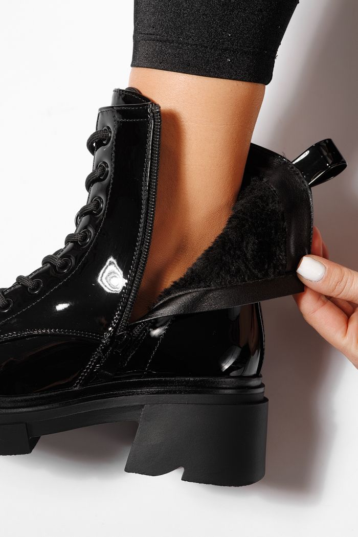 Női szőrmével bélelt csizma fekete lakkozott ökológiai bőrből készült Joplin #23083