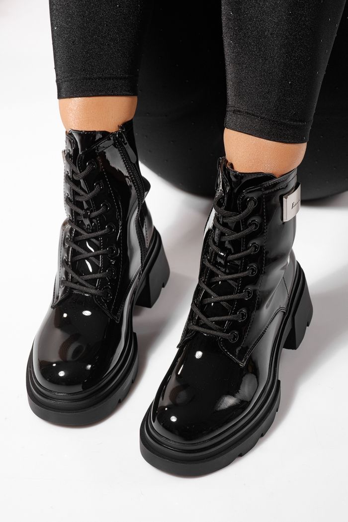 Női szőrmével bélelt csizma fekete lakkozott ökológiai bőrből készült Joplin #23083