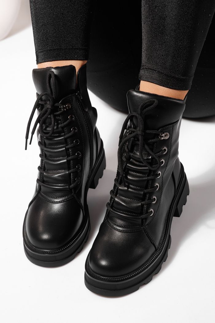 Női szőrmével bélelt csizma fekete öko bőrből készült Kiara #23089