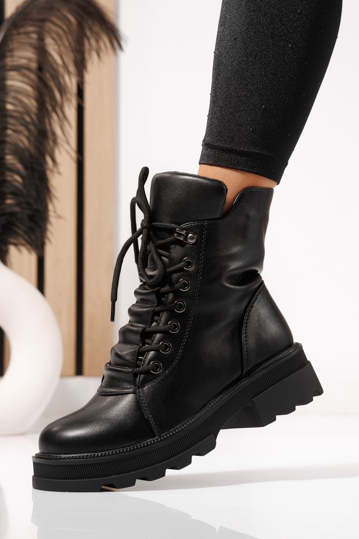 Női szőrmével bélelt csizma fekete öko bőrből készült Kiara #23089