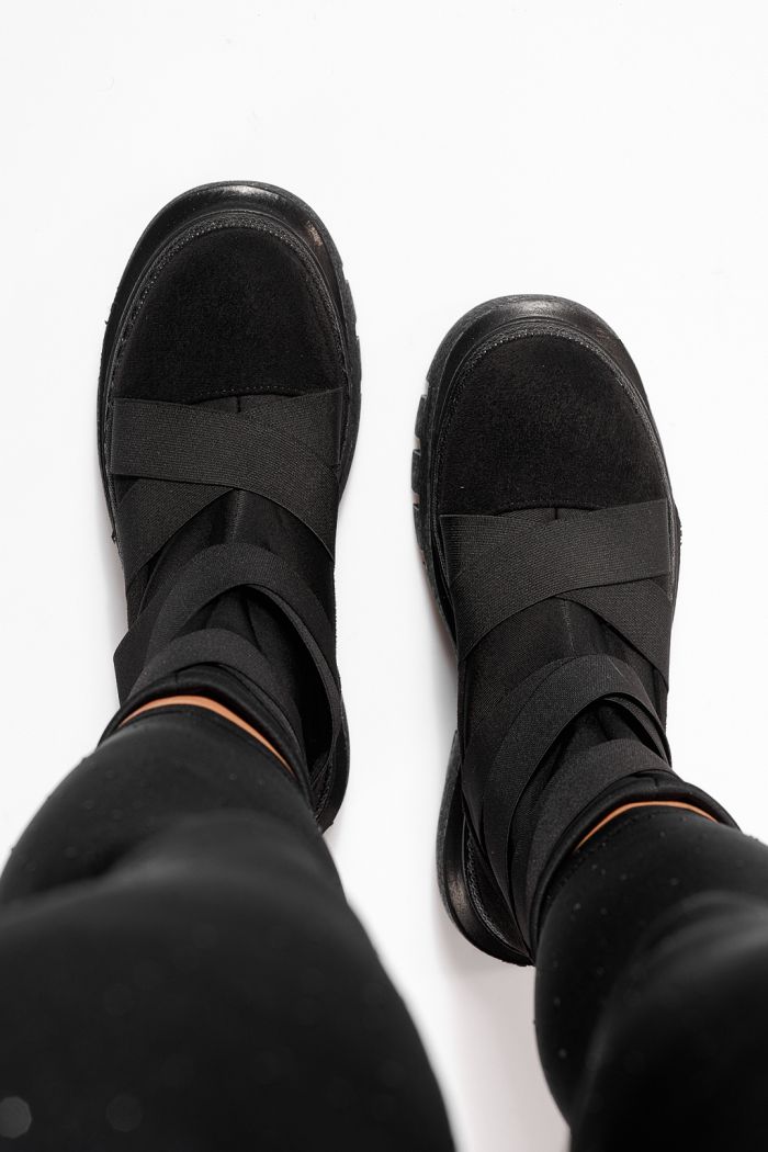 Női fekete, bélelt csizma ekológikus bőrből, velúr Julia #23177