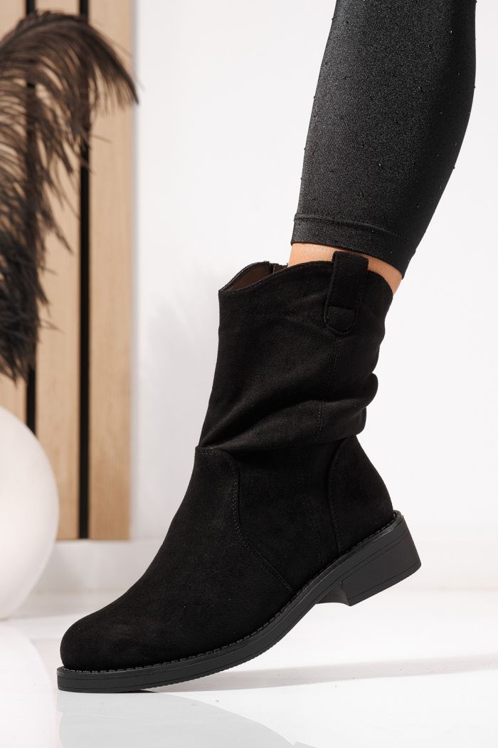 Női szőrmével bélelt csizma fekete öko bőrből készült Lumi #23091