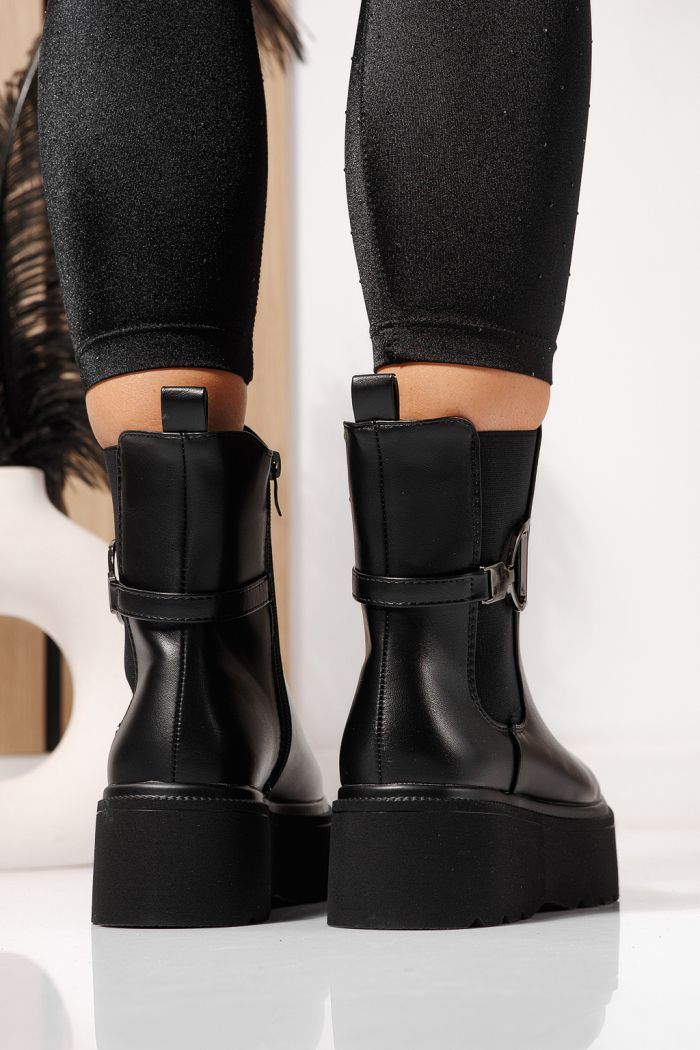 Női szőrmével bélelt csizma fekete öko bőrből készült Dalia #23074