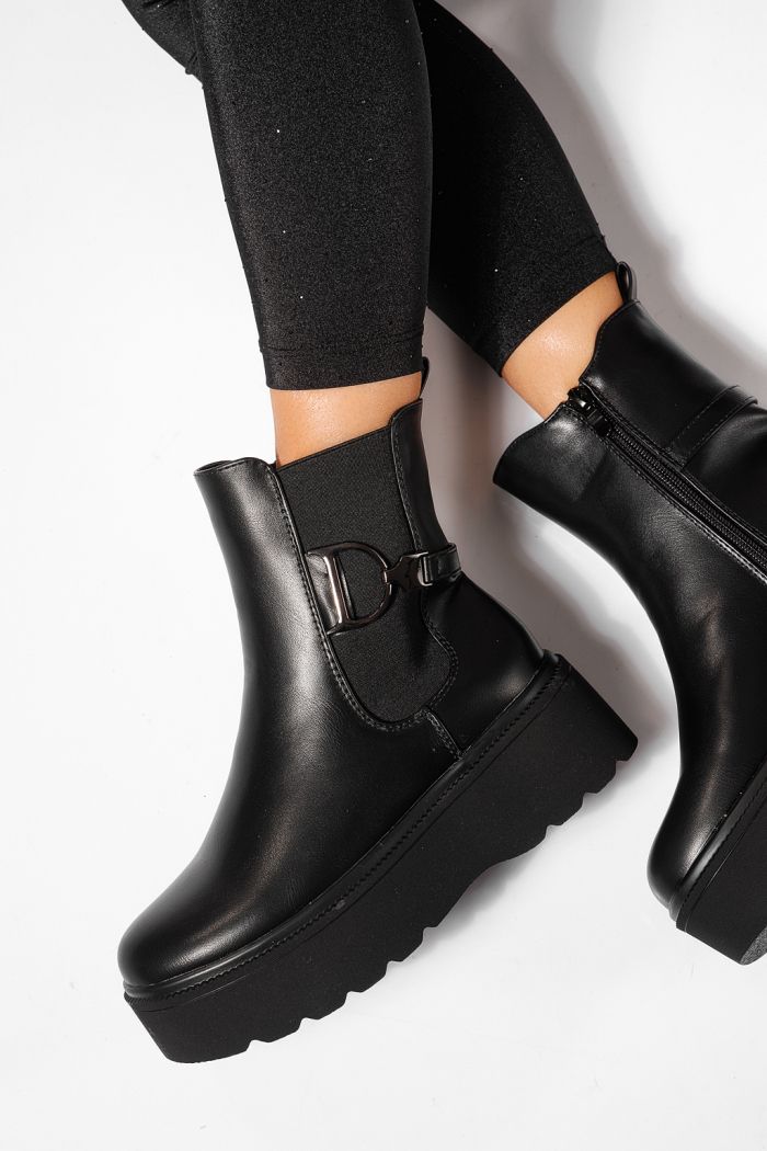 Női szőrmével bélelt csizma fekete öko bőrből készült Dalia #23074