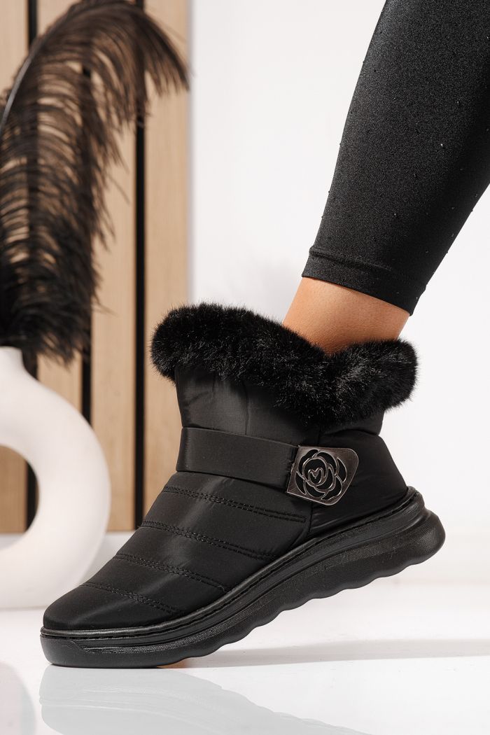 Női szőrmével bélelt csizma fekete susogós anyagból Adelina #23063