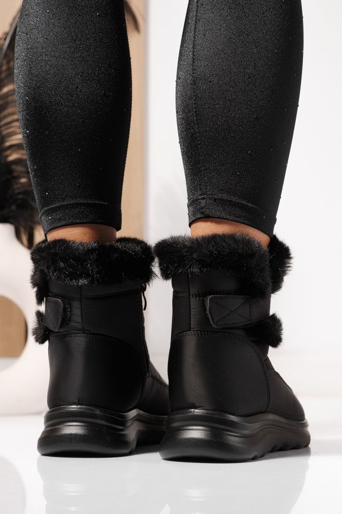 Női szőrmével bélelt csizma fekete susogós anyagból Amelia #23065