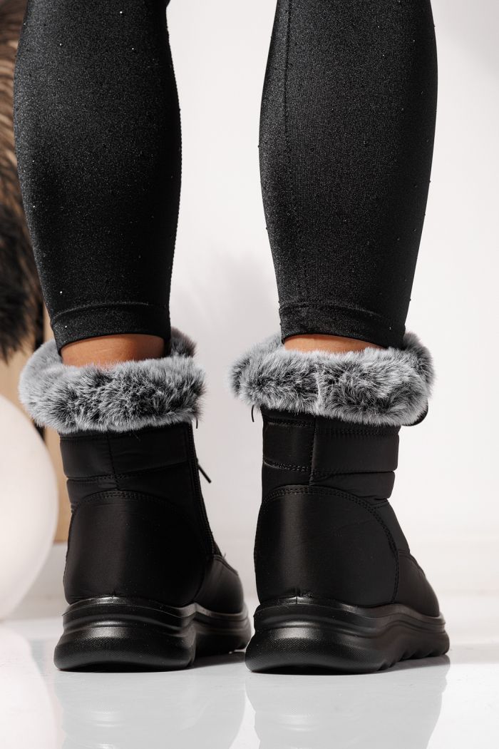 Női szőrmével bélelt csizma fekete susogós anyagból Alessia #23066