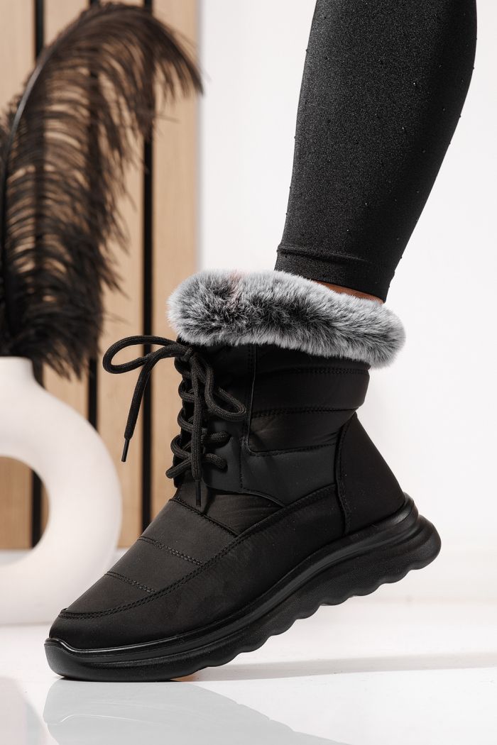Női szőrmével bélelt csizma fekete susogós anyagból Alessia #23066