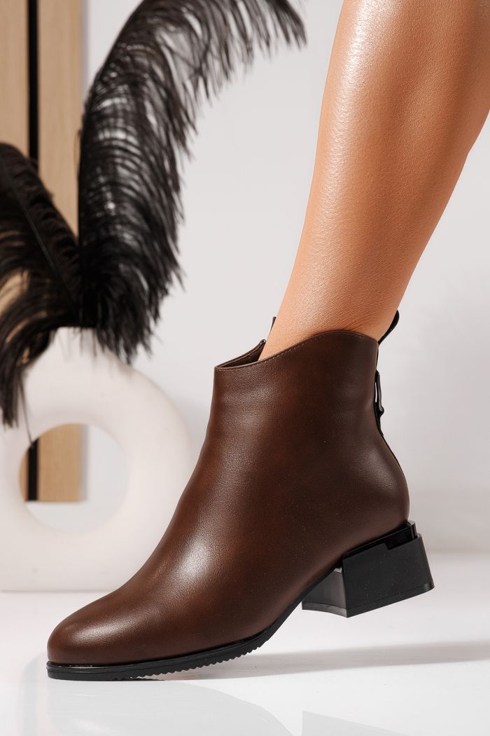 Női szőrmével bélelt bokacsizma Barna öko bőrből készült Aurora #23057