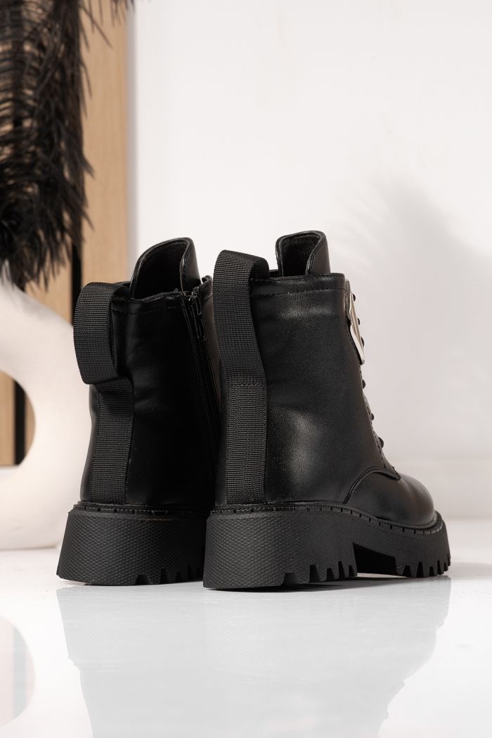 Lányka fekete szőrmével bélelt csizma ekológikus bőrből Alina #23178