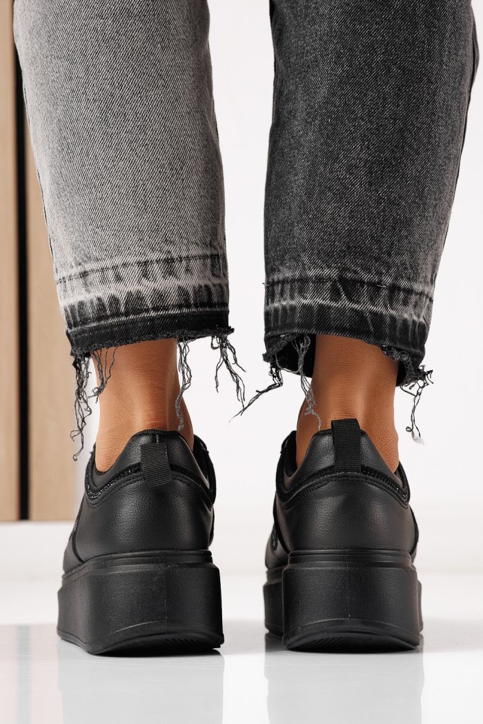 Női sportcipők fekete öko bőrből készült Delia #24080